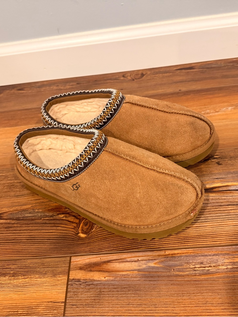 Women’s Ugg Tasman size 8